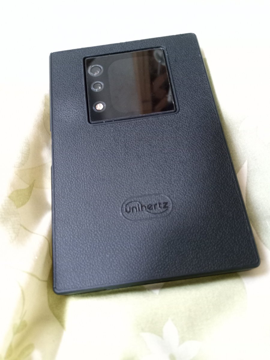 r_feather1350's tweet photo. (改めて？)当方が所持・使用していた物理キーボード&amp;背面画面付き謎スマホことTitan2を45000円(送料込み・先払い)で引き取って頂ける神フォロワー(一応FF以外も可)を募集いたします！ ヤマトの匿名配送を利用、支払い方法は個別に相談です。 気になる方はまずはお声かけ下さいお願いします～ https://t.co/zX4eHYWHvc