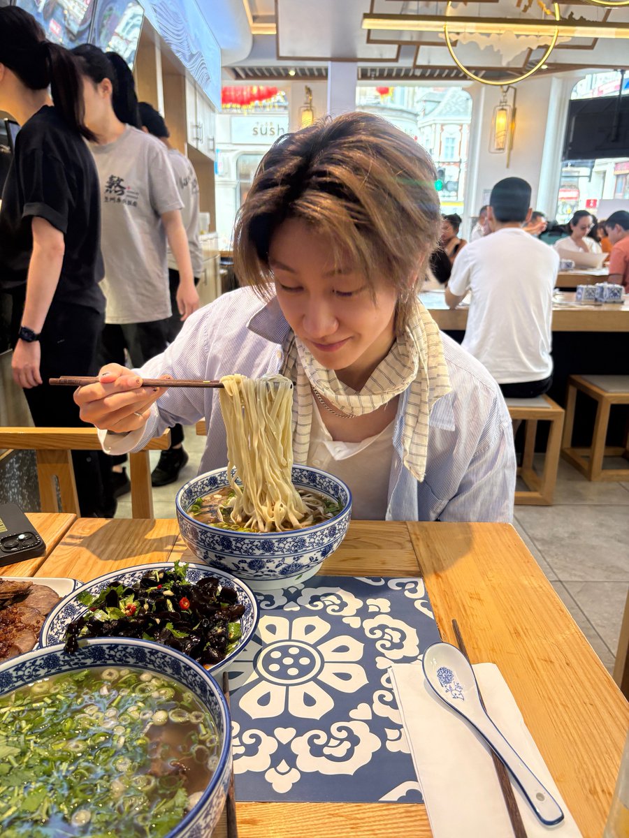 updatingsvt's tweet photo. [WEVERSE POST] 260825 THE8

🐸: 🤤

#THE8 #디에잇 https://t.co/We5ZzK9CKw