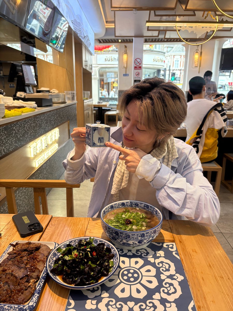 comeaflove's tweet photo. 아니 근데 명호 버팔 끝나니까 갑자기 가오 내려 귀여움 올려 되심 귀엽다 오프 더 레코드 같고 https://t.co/p3dbWzexa2