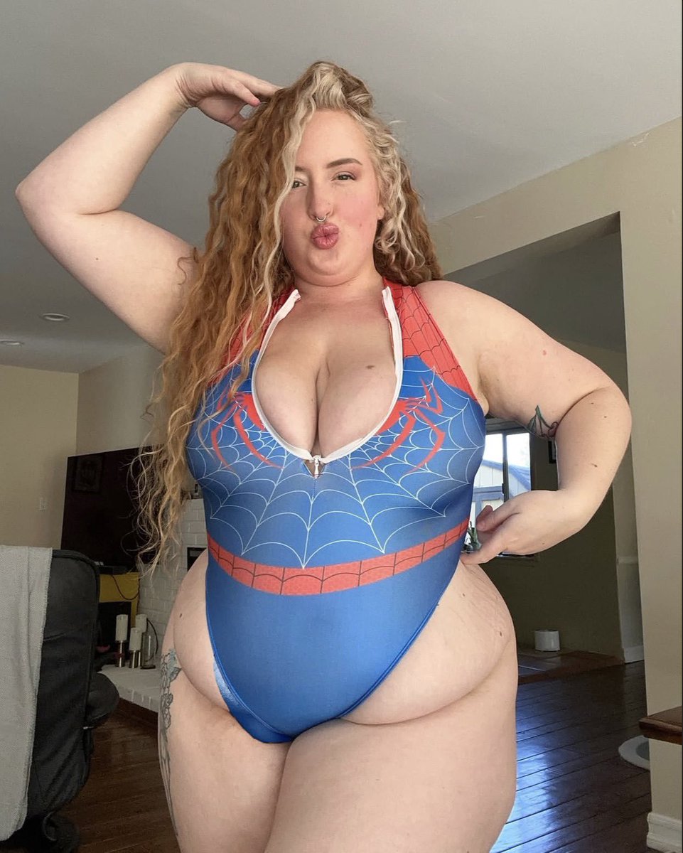 AnnekeLynn20's tweet photo. Am I too thick for you? https://t.co/dfviJUtplk
