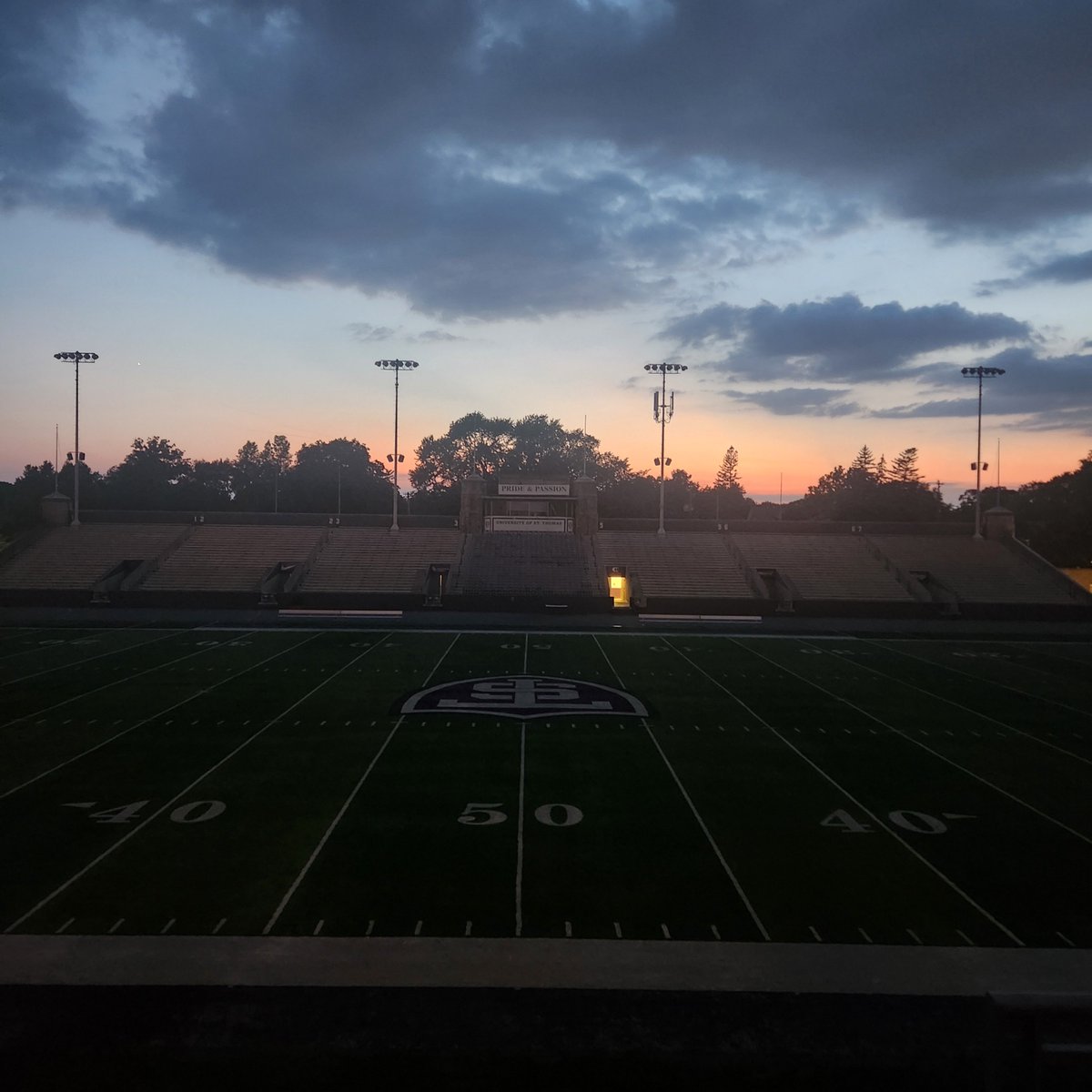 CoachTrot's tweet photo. Happy Game Week Monday. #HellofaDay https://t.co/VjE57OhQ7M