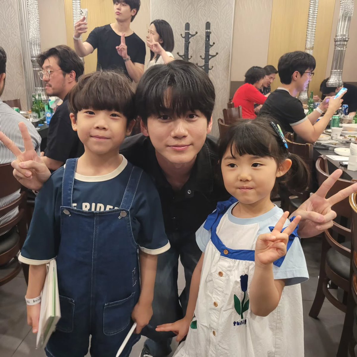 Pattvipx13's tweet photo. น้องที่เป็นผีเด็กกับพี่มินฮวาน https://t.co/uOjV0tlQel