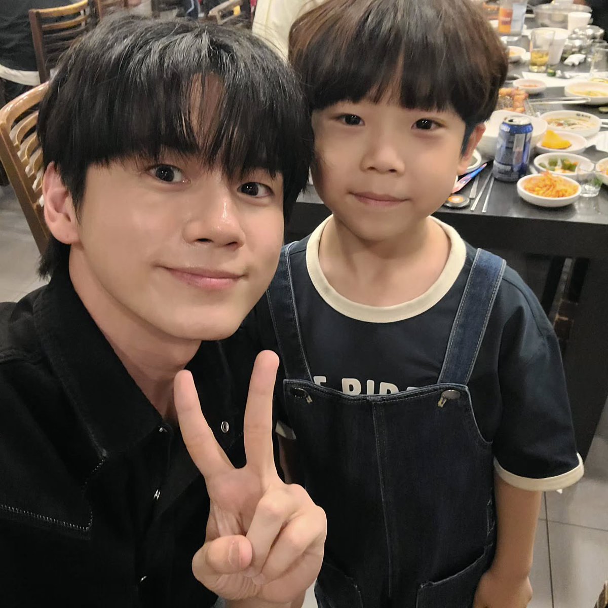 Pattvipx13's tweet photo. น้องที่เป็นผีเด็กกับพี่มินฮวาน https://t.co/uOjV0tlQel