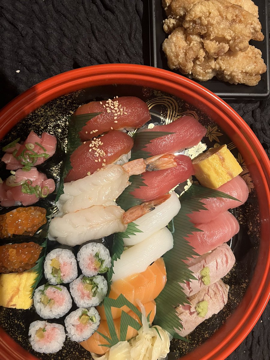 asBraveFrontier's tweet photo. 給料日だし、
給料上がったし٩( 'ω' )و

お寿司(*´Д｀*) https://t.co/AZSsyAg9N8