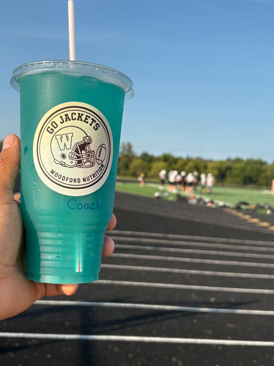 WoodfordFBall's tweet photo. Shout out to Woodford Nutrition for the drinks tonight.  Go see them at 157 Yellowjacket Dr. we appreciate the love. #Youchoose 🥤🐝💛🖤 https://t.co/0f17KwsThm