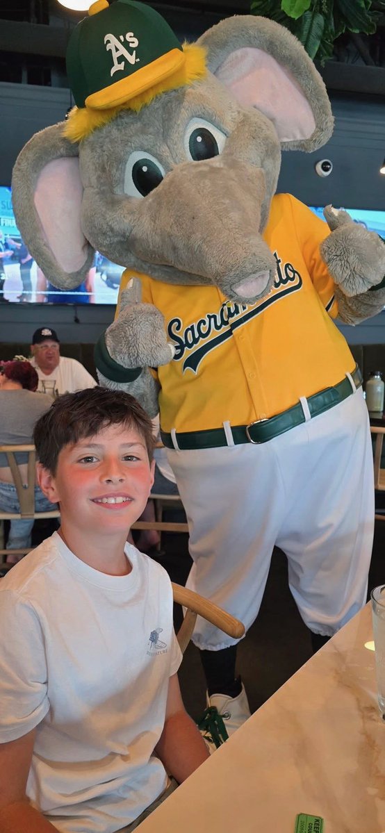 RBI916's tweet photo. Rivercities Baseball Initiative hosted our first watch party at Birdie's in WSac with Mayors Kevin McCarty &amp; Martha Guerrero. A huge assist from the A's who donated memorabilia for our silent auction. RBI is helping make PERMANENT Major League Baseball a reality in Sacramento. https://t.co/oLKhU3Pj5B