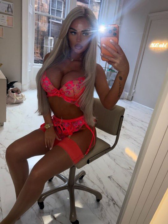 ryleighhhx's tweet photo. awake bored and horny 😆😆
drop me a dm and let’s entertain each other 🌶️😛 
#horny #of #tart #slut #goodgirl #blonde #onlyfans #uk #bored https://t.co/Aeyvl2uLW2