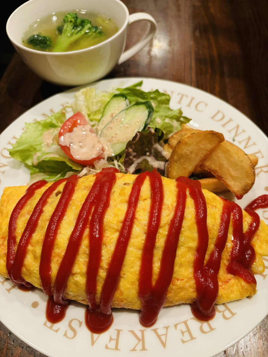sianht's tweet photo. 本日のランチ
チキンライスのオムライスです☆
#日替わりランチ #チキンライス #オムライス https://t.co/cCitcSTZpY