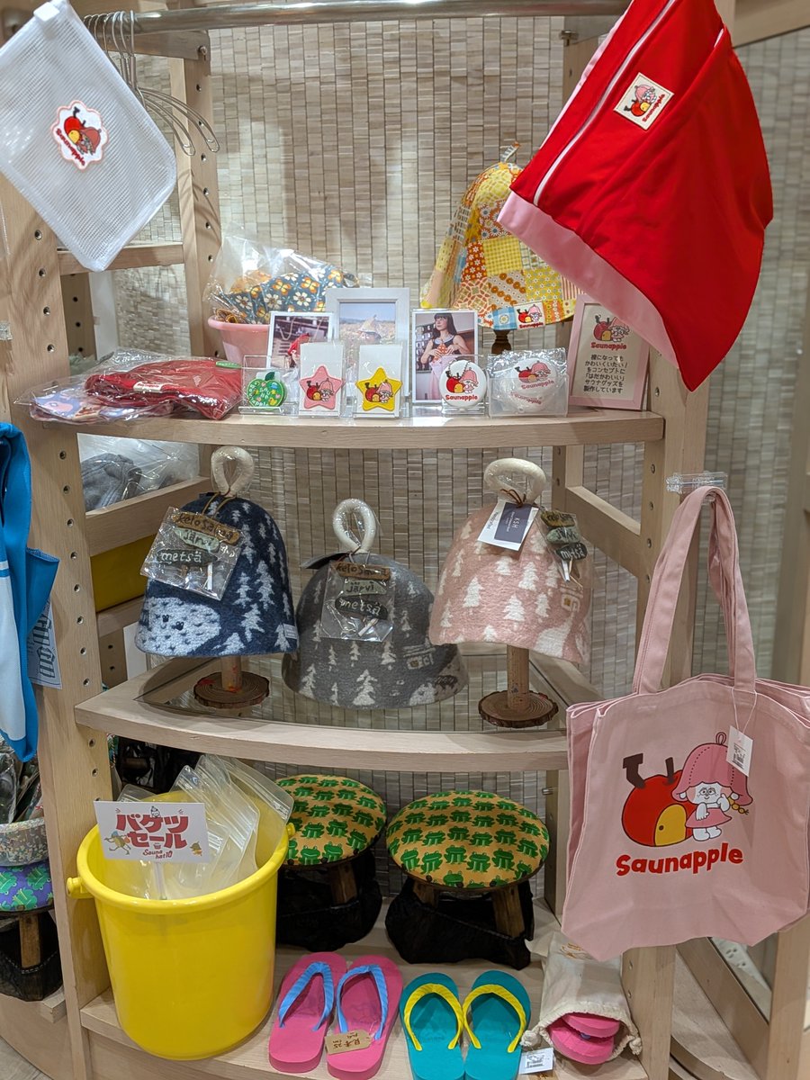 saunyahat's tweet photo. サウナハット10、5日目にお越しいただき皆様、ありがとうございました🙂‍↕️
少なくなっていたステッカーも追加いたしました✨
本日もどうぞよろしくお願いいたします😊 https://t.co/WlBlYuYeYl