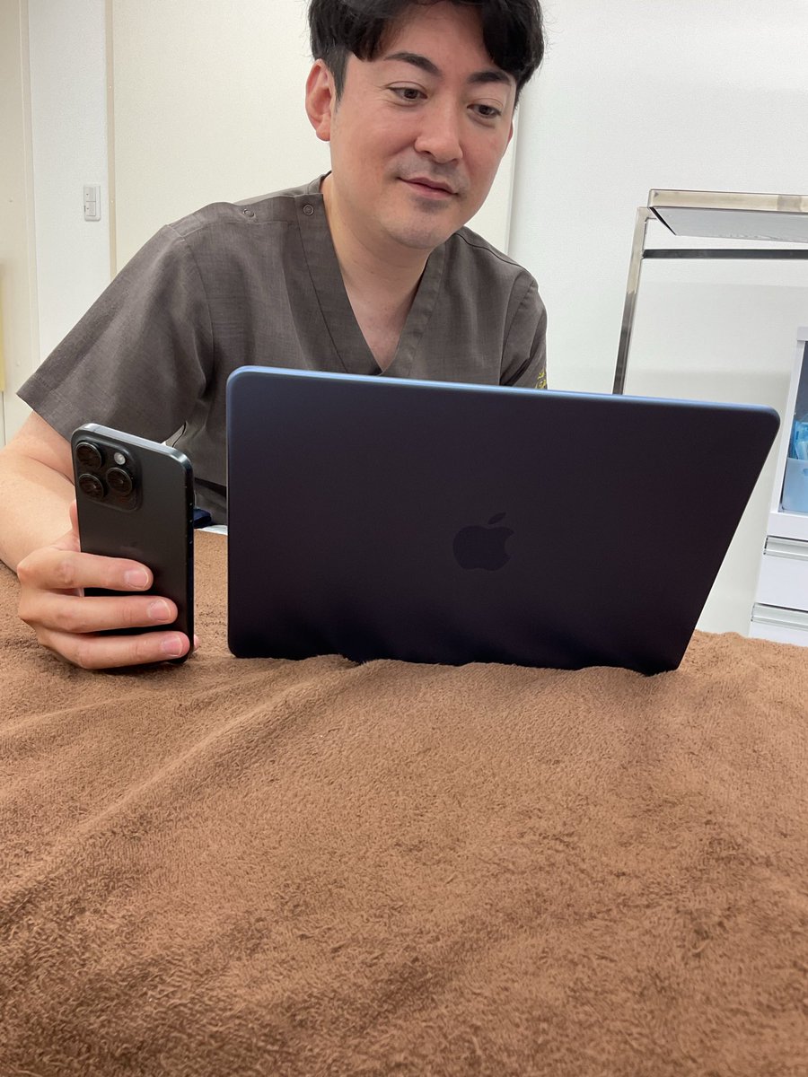 LUVOCLINIC's tweet photo. 院長、MacBook新調💻
iPhoneより安いってどういうことや。。❓ https://t.co/17aAgVDDB5