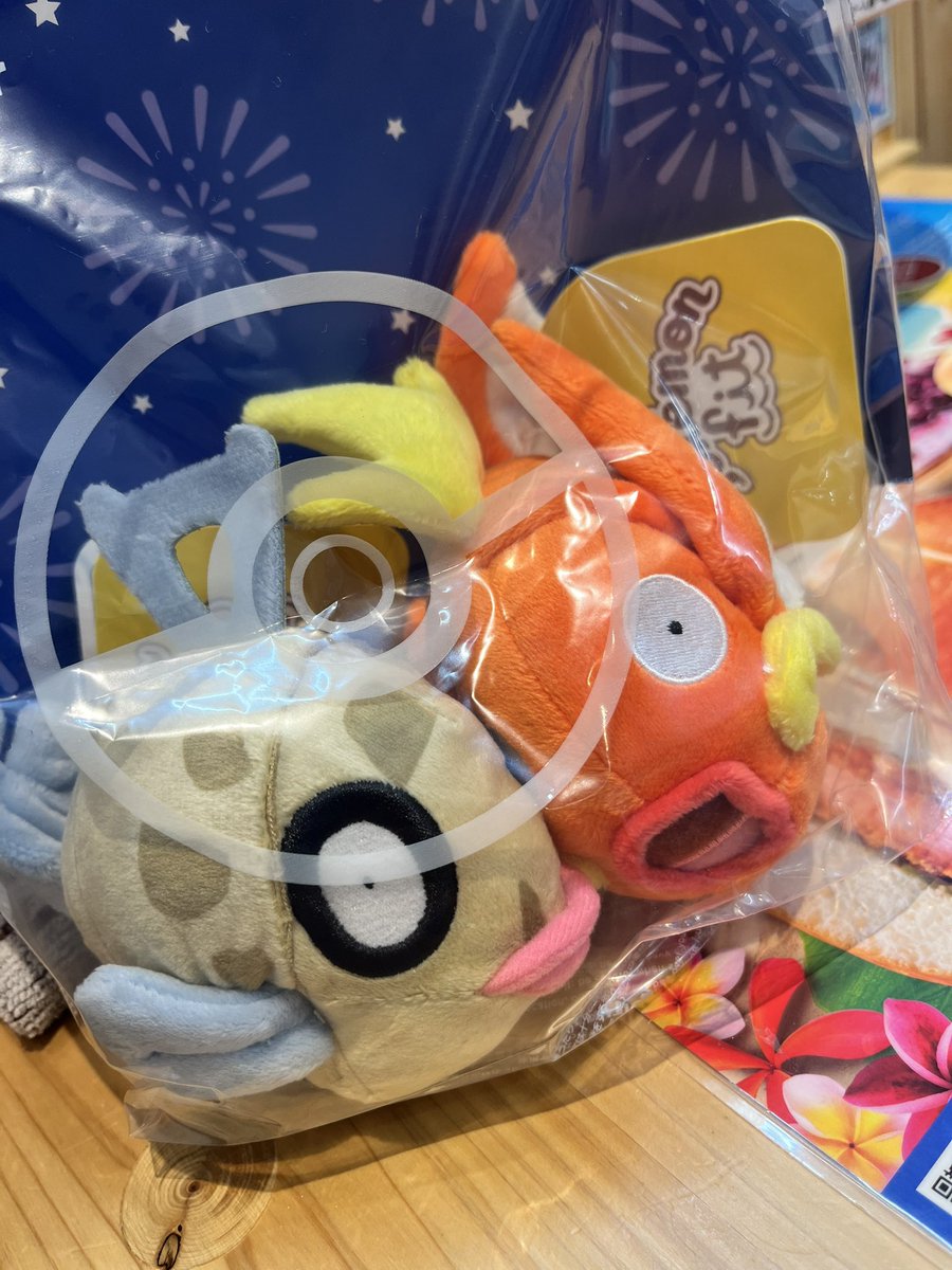 __Mi_co_'s tweet photo. ポケモンセンター名古屋
彼氏の「名古屋来たんだし鯉を買ったら？」の一言でコイキングとヒンバスをお迎え🐟 https://t.co/nPTFveArni