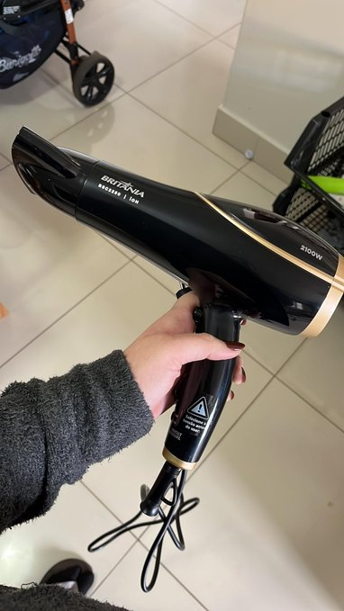 paulortbh's tweet photo. Secador de Cabelos Britânia Bivolt 2100W BSC2250 Bivolt  

Por apenas R$105,99 
Em até 3x de R$ 35,33 sem juros 
https://t.co/7qqAcY982Z https://t.co/XIO5xhTrmV