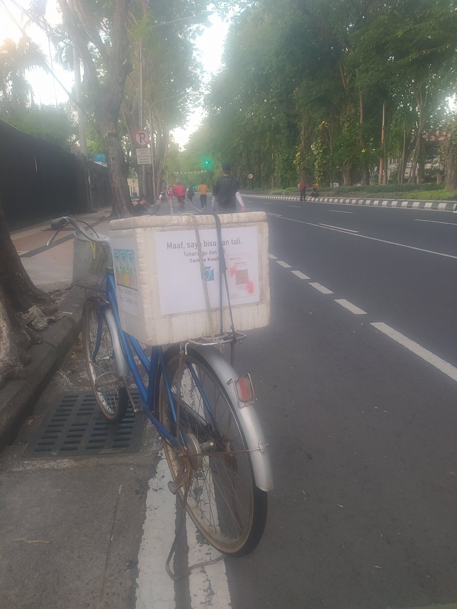 imasputra12's tweet photo. Semangat jualan es mambo dan realgood allah 🥺 

Sekolah SDN Mojo 1 Surabaya (senin-jumat)
taman teratai surabaya (sabtu &amp; tgl merah)
CFD jalan raya darno surabaya (minggu)
Wa 0895410709019 atau DM
QR atau Dana rezeki 🤲🏻 
Keluarga makan ibu dan adik
#rezeki #bisu #tuli #ibu #jual https://t.co/rQIHlP8aSt