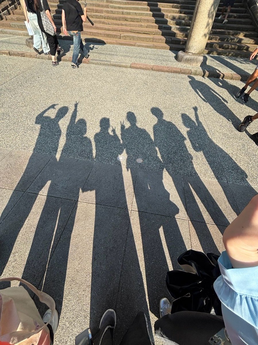 tomojiijomot's tweet photo. 各々のグループに様々な想いがいっぱい

応募して参加出来なかったと悔しい想いをしたグループもあったかも知れない‥

来年また、この地で唄えるように日々練習したり、いろいろな舞台で経験を積んで戻ってきたいなー

頑張ろう‥

笑顔でこの地にこれますように‥
#TurtleDog
#KAT2026 https://t.co/MkwlLlIyuq
