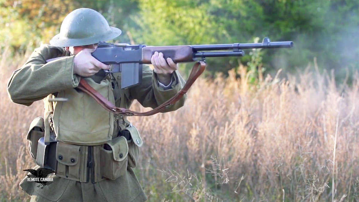 ww2doitugun's tweet photo. みんな重機関銃の話ばっかりしてる...
軽機関銃が普及し始めた時代なんだけどなぁ
ルイス軽機関銃(1913~
M1918BAR(1917~
BARはマジでデザインが先進的すぎる https://t.co/xhlLqgf3Nk