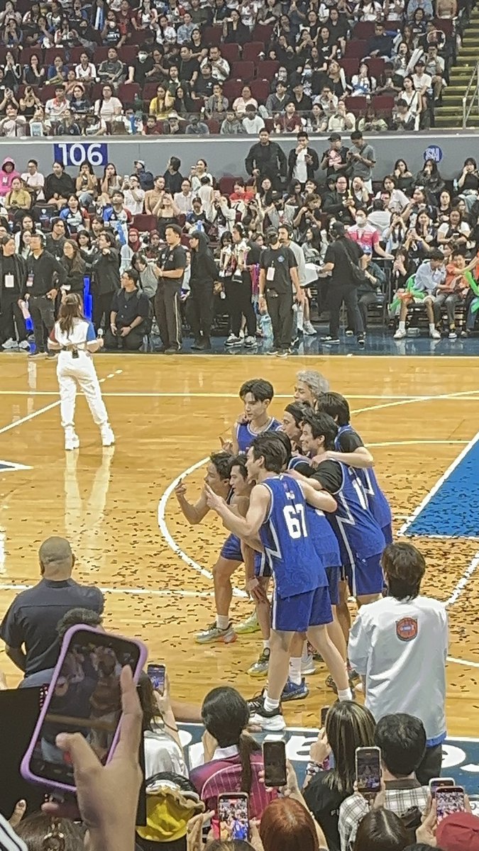 jshujiroll's tweet photo. 1/3
still can’t believe i actually got to see GMMTV artists in person. when i first saw the thailand flag, i immediately thought of GMMTV and hoped it was really you guys. when it was confirmed, i literally cried. i did everything i could just to be there. https://t.co/0Ssu3FTvrK