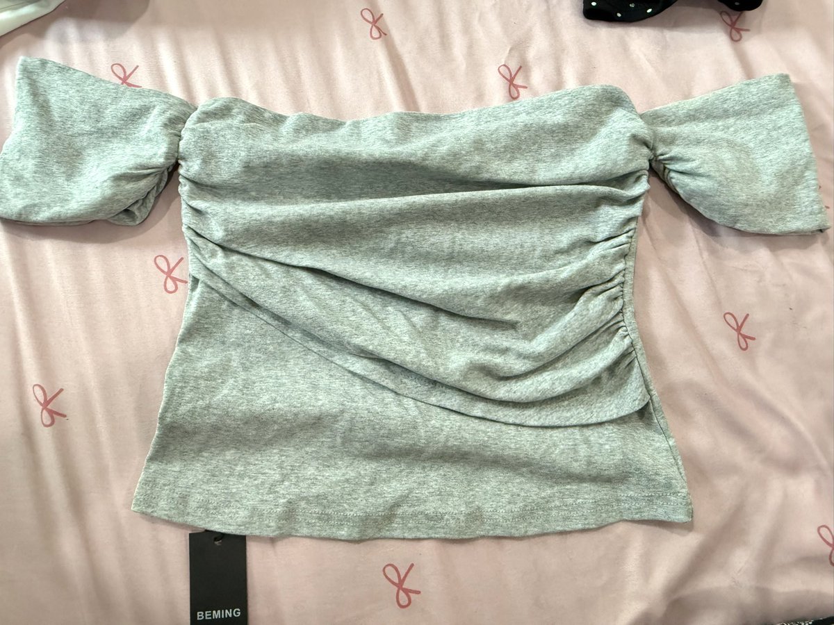 Oioio650606's tweet photo. 60.- สีจริงเป็นสีเทานะคะ ป้ายอยู่ครบ ไม่เคยใส่ #ส่งต่อเสื้อผ้า #โล้ะตู้ #เสื้อผ้ามือสอง https://t.co/I1hxxOITzr