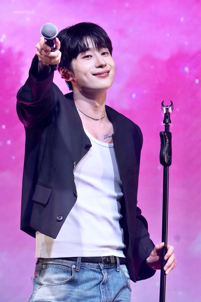 SnooCrush's tweet photo. MY W∞RLD in TAIPEI💜

♪♪ ~승우 만난 후로 참 행복했다고~~ ♪♪~

#한승우 #승우 #우야 #HANSEUNGWOO https://t.co/SzNKj2rXC4