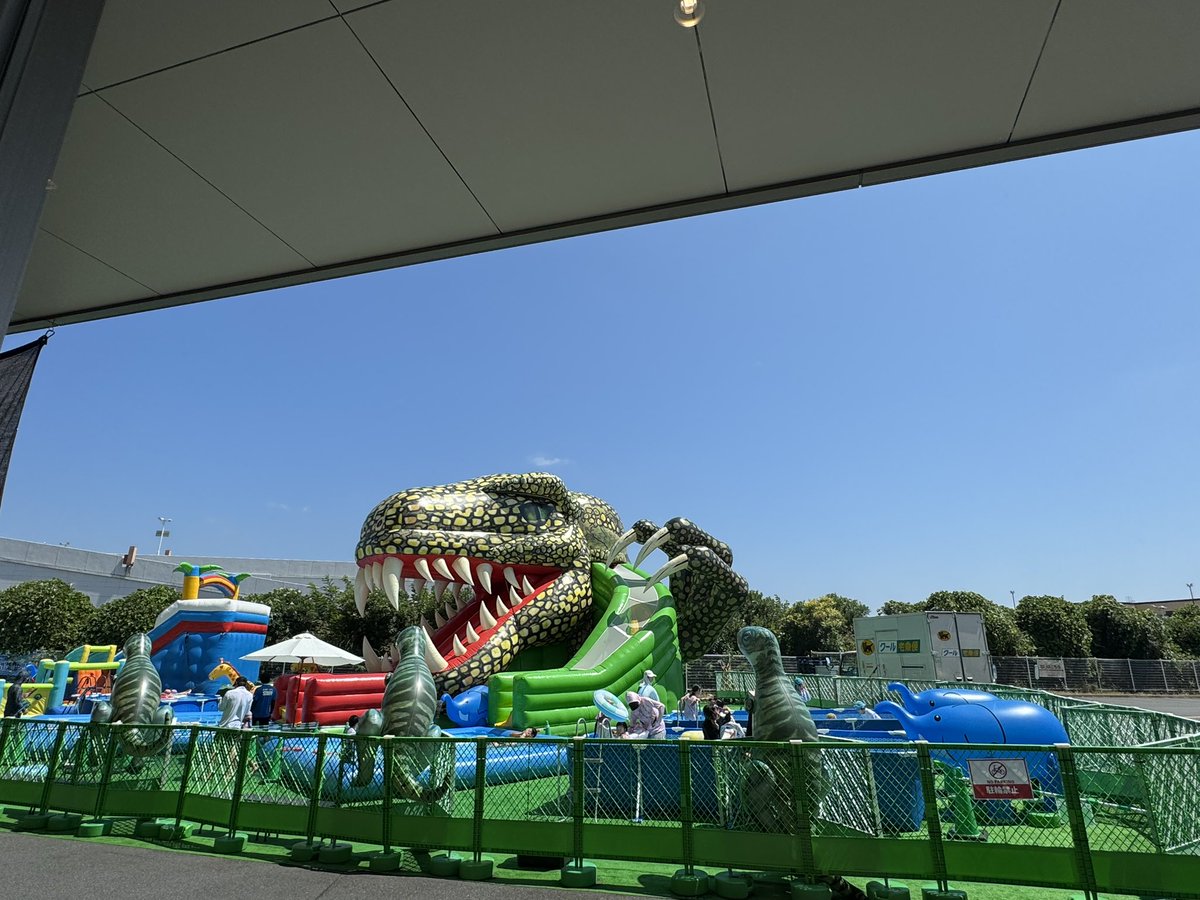 KAKITAN's tweet photo. ラクスパ鶴見着いたよー！
すみっコかわよ！！！
あとお外でプールやってて子供達が楽しそう！！ https://t.co/CFXwzYne6P