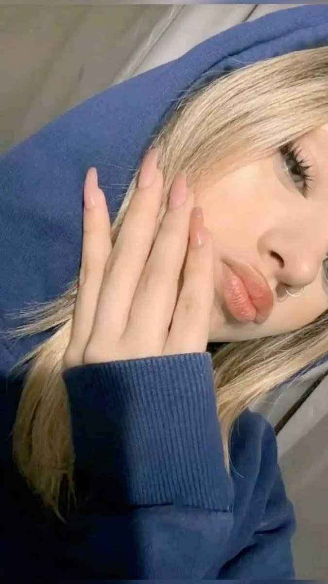 mizuChloe's tweet photo. can i dm you??   

Plsssss,🫠 https://t.co/Gu1uPXamg8