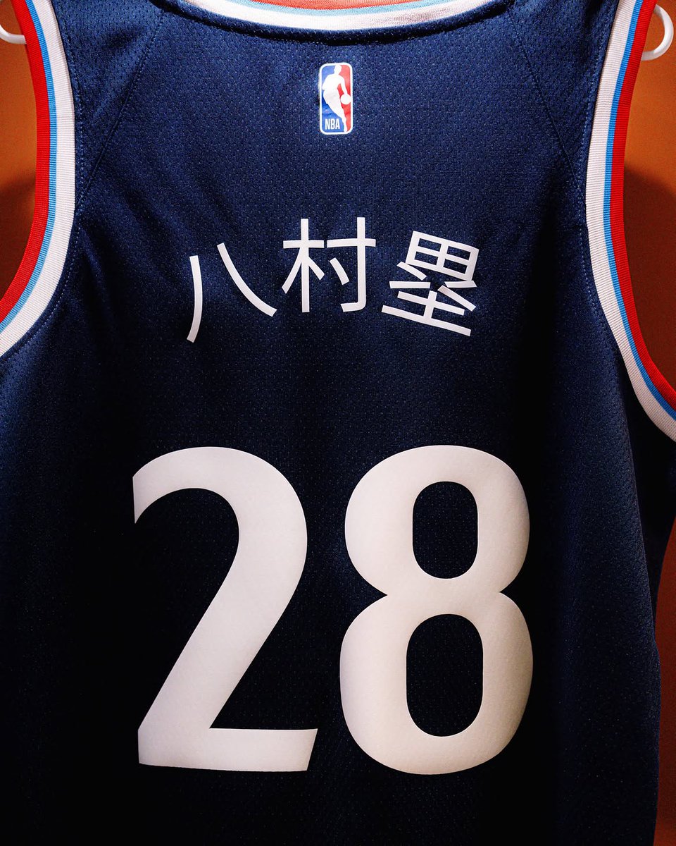 NBAJPN's tweet photo. "八村塁"のジャージがクリッパーズのロッカーに👀

#RuiHachimura #ClipperNation @laclippers https://t.co/hyMFbdpARi