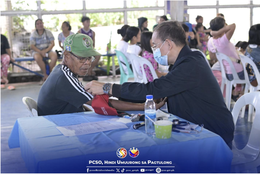 InqPOP's tweet photo. Nagsagawa rin ng 18 ECG procedures para sa mga nangangailangan ng karagdagang pagsusuri.

Bukod sa libreng konsultasyon at serbisyong medikal at dental, namahagi rin ang PCSO ng iba’t ibang gamot para sa mga residente ng komunidad.

#BrandRoom https://t.co/DUB3cz01y8