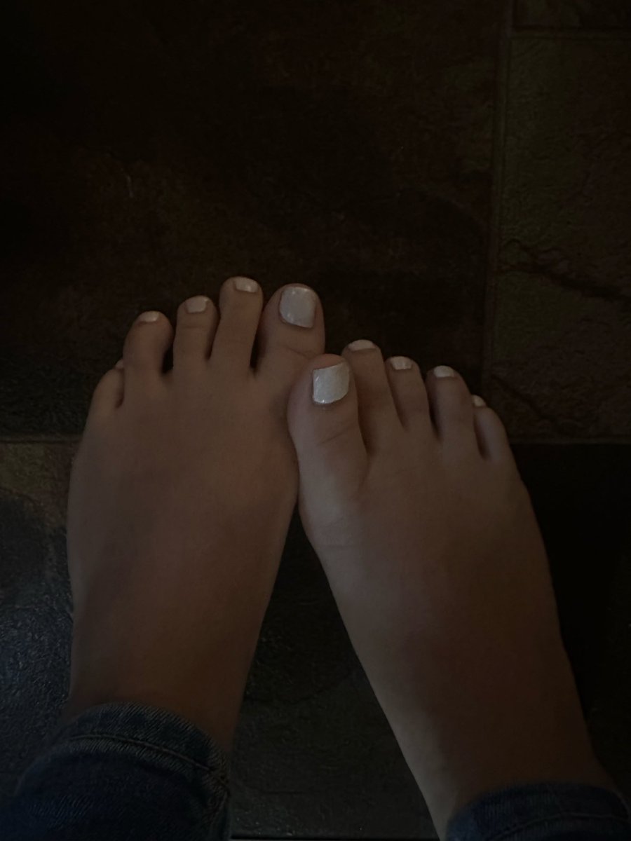 s_our_bly's tweet photo. need some kisses 🤤 #feetcontents #feetfetıshly https://t.co/vUblWijIlu
