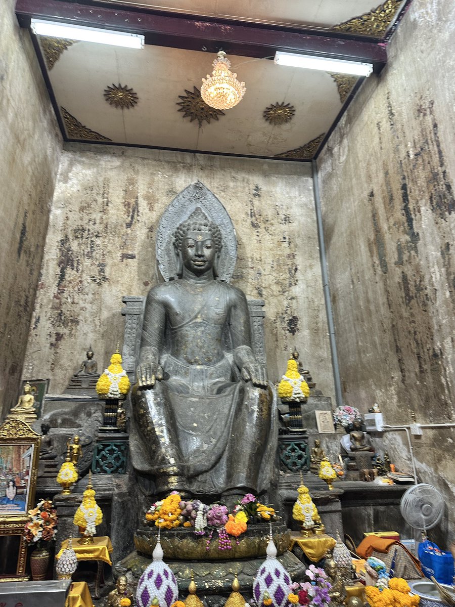 sunnflowergirl's tweet photo. ช่วงไหนรู้สึกชีวิตติดขัด ดวงตก งานสะดุด แนะนำไปไหว้พระขอขมากรรมที่วัดหน้าพระเมรุ อยุธยา ที่นี่พลังงานดีมากกก ไหว้ขอขมากรรมกลางแจ้งเสร็จ เข้าไปไหว้พระพุทธนิมิตพิชิตมารข้างในโบสถ์ต่อ อธิษฐานขอพรจ้องที่ตาซ้ายของพระ มียันต์ปทุมมาศอยู่ เชื่อว่าช่วยเสริมเมตตามหานิยม ปกป้อง แคล้วคลาด เปิดดวงชะตา

เราไปมา 2 รอบแล้ว รู้สึกหลังไปจิตใจสงบขึ้น การงานที่สะดุดติดขัดก็คล่องขึ้น รับพลังงานดีๆกลับมา 🙏🏻