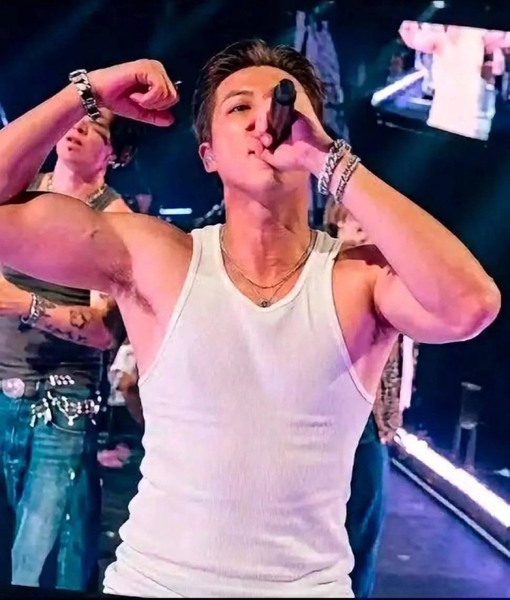 LilMeowMeowBTS7's tweet photo. BTS rap line has more muscles than my self-control.😭 https://t.co/knGTG47KvW