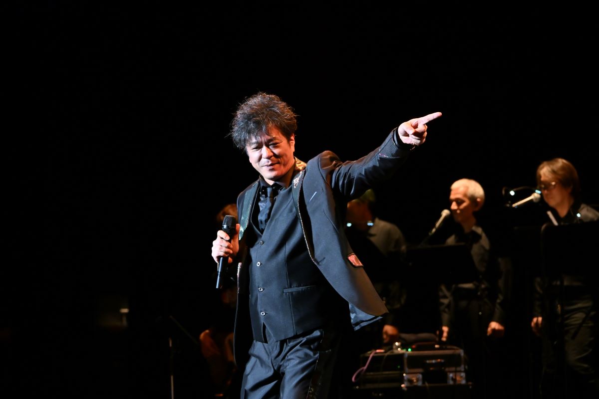 birthdaysong5's tweet photo. 「スーパーアニソン魂2026 “夏の陣” ～THE LEGENDS～」より、浅岡雄也さんです!
14年ぶりにAJFで「渇いた叫び」と「DAN DAN 心魅かれてく」を披露され、ジャンプコーナーを盛り上げてくださいました!
浅岡さん、また来てください!

#AJF2026 https://t.co/DCZ1EjWxTG