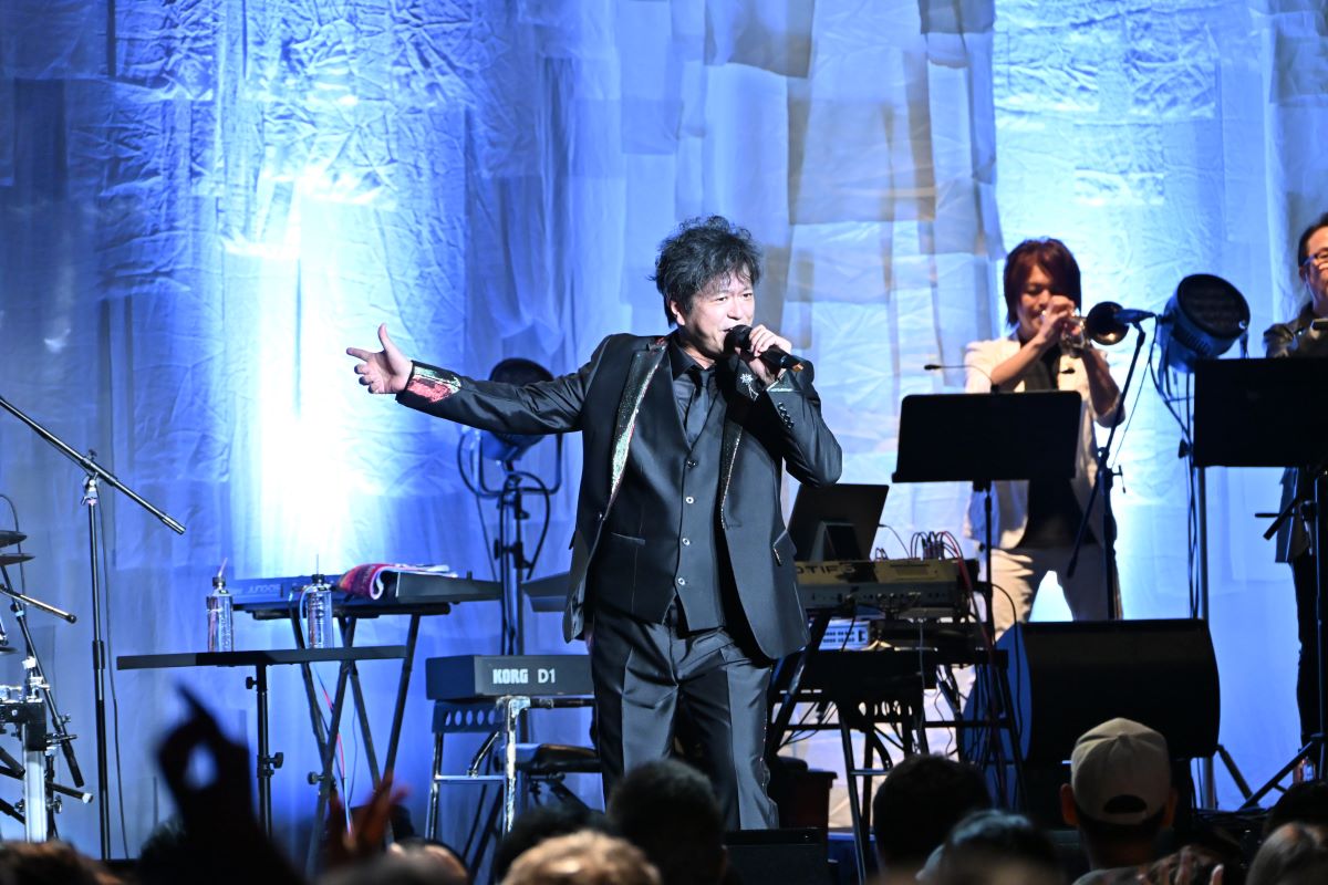 birthdaysong5's tweet photo. 「スーパーアニソン魂2026 “夏の陣” ～THE LEGENDS～」より、浅岡雄也さんです!
14年ぶりにAJFで「渇いた叫び」と「DAN DAN 心魅かれてく」を披露され、ジャンプコーナーを盛り上げてくださいました!
浅岡さん、また来てください!

#AJF2026 https://t.co/DCZ1EjWxTG