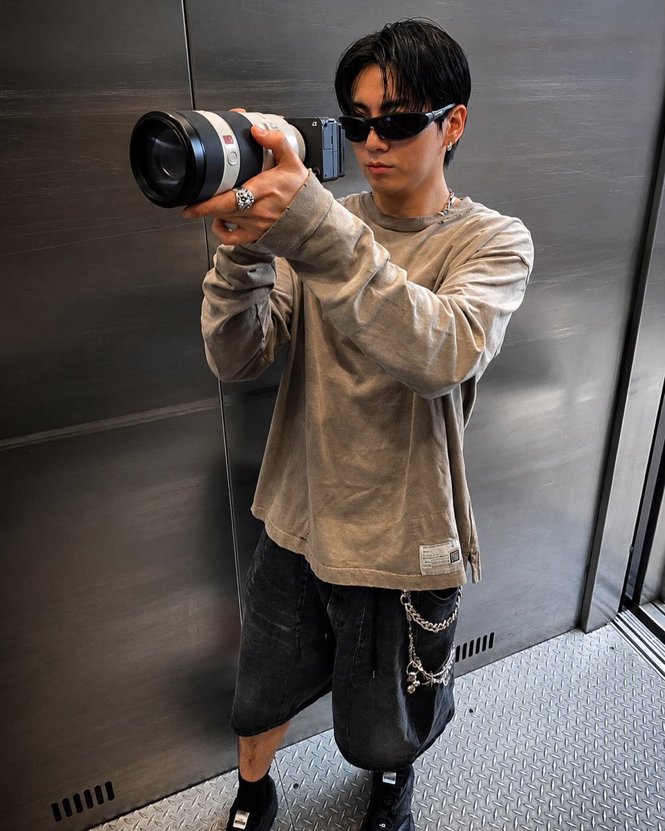 JEONKH_'s tweet photo. Photographer Jeon Jungkook https://t.co/zRcKCFhsjd