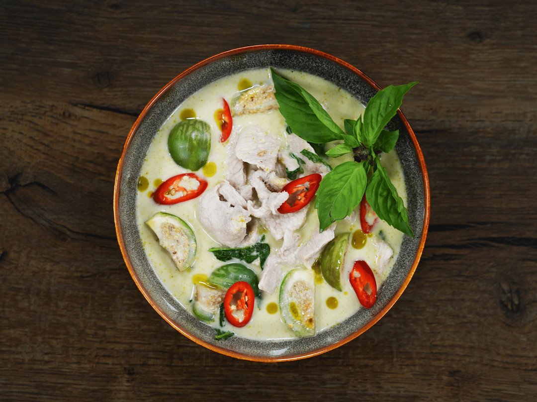 NotKevinCash's tweet photo. Tried a vibrant Thai green curry with aromatic kaffir lime leaves and coconut cream tonight—flavor explosion that hits all the right spicy, sweet, creamy notes! , https://t.co/FI0cytlo4W