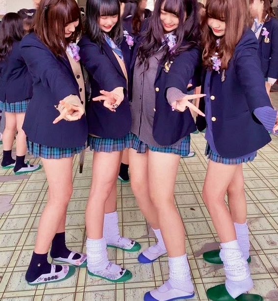 loaf4257's tweet photo. #上履き #ルーズソックス #jk #青チェ https://t.co/8sKoa6sVrC