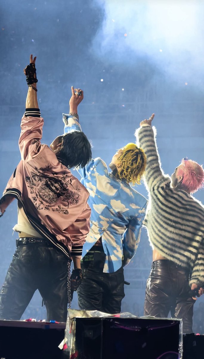 BabyVIP_Essays's tweet photo. Sometimes I think about how 

- Daesung is the best maknae GDYB could ever ask for
- G-Dragon is the best leader SunDae could ever ask for
- Taeyang is the best hyung GDae could ever ask for

and I sob. BIGBANG is just so perfect chemistry-wise, musically, creatively, everything. https://t.co/rxpqASnRno