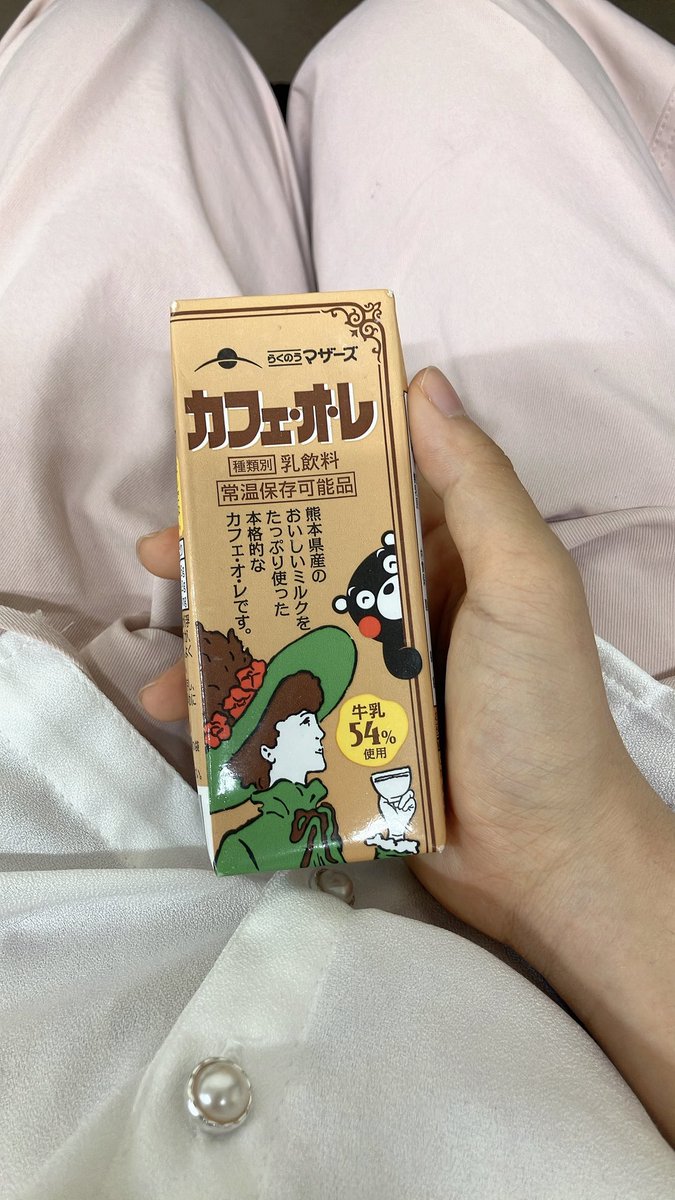 ___Mugi_she06's tweet photo. 右のおいしいミルクコーヒー、甘さ控えめでおいしかった、好きかも https://t.co/5DHYC9lxG2