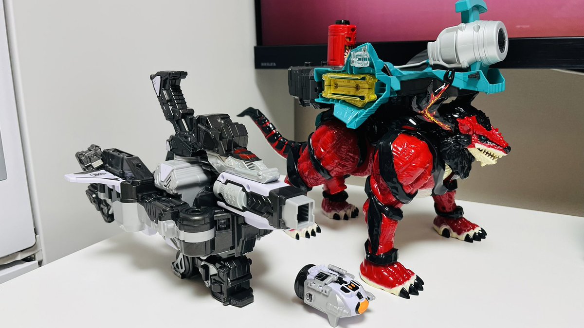 hetaresandayo's tweet photo. 変形とか多くなけれど、
大きめな怪獣の玩具をガシガシ動かすの楽しい！
筋骨隆々！！ https://t.co/zyp4Z8P7jI