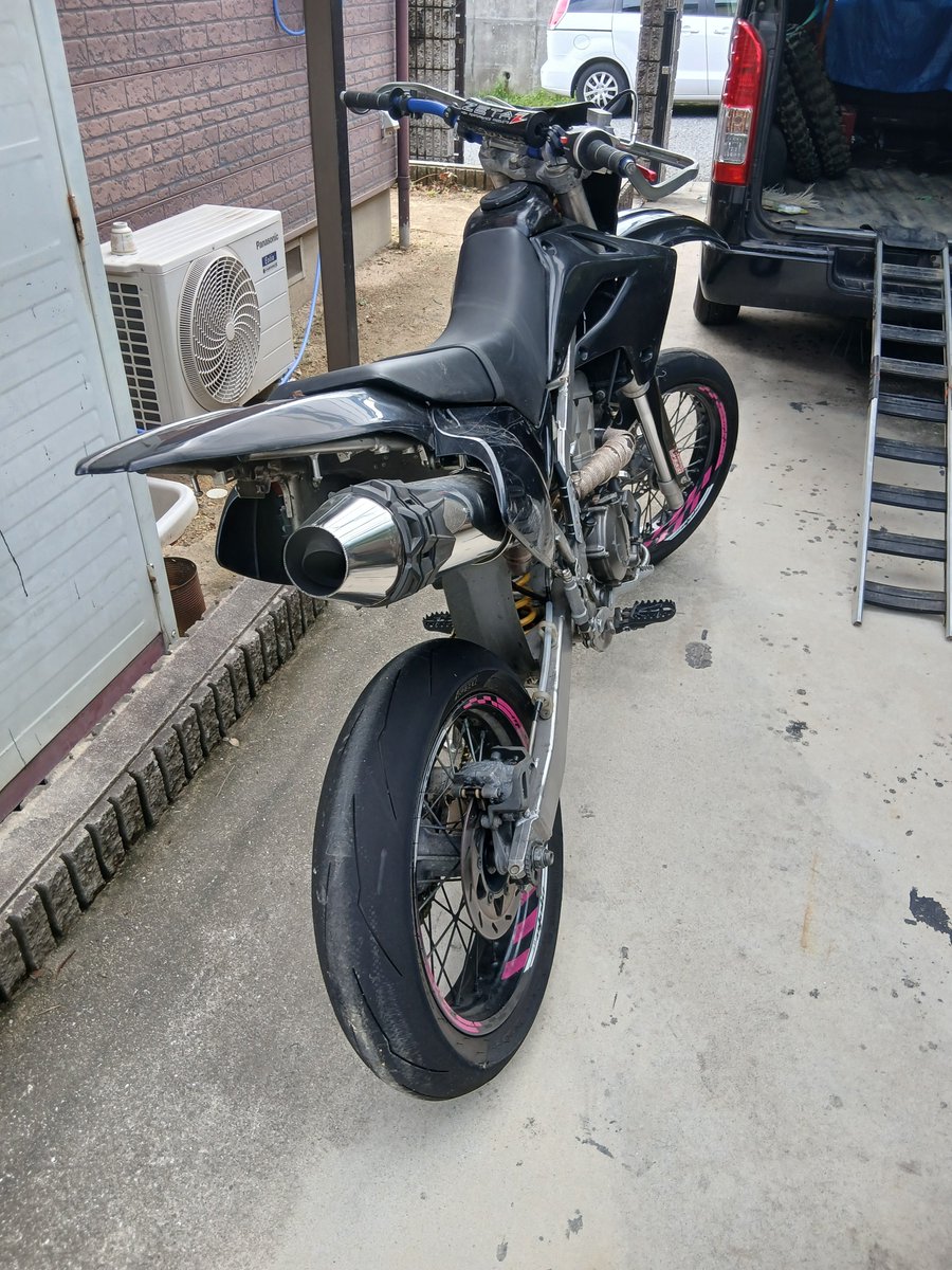 1145149800tdn's tweet photo. Dトラッカー売ります

17万円です。

現在ダートラ向けタイヤ装備なので即ドリです。
滋賀県から https://t.co/NV5eKrPSgU