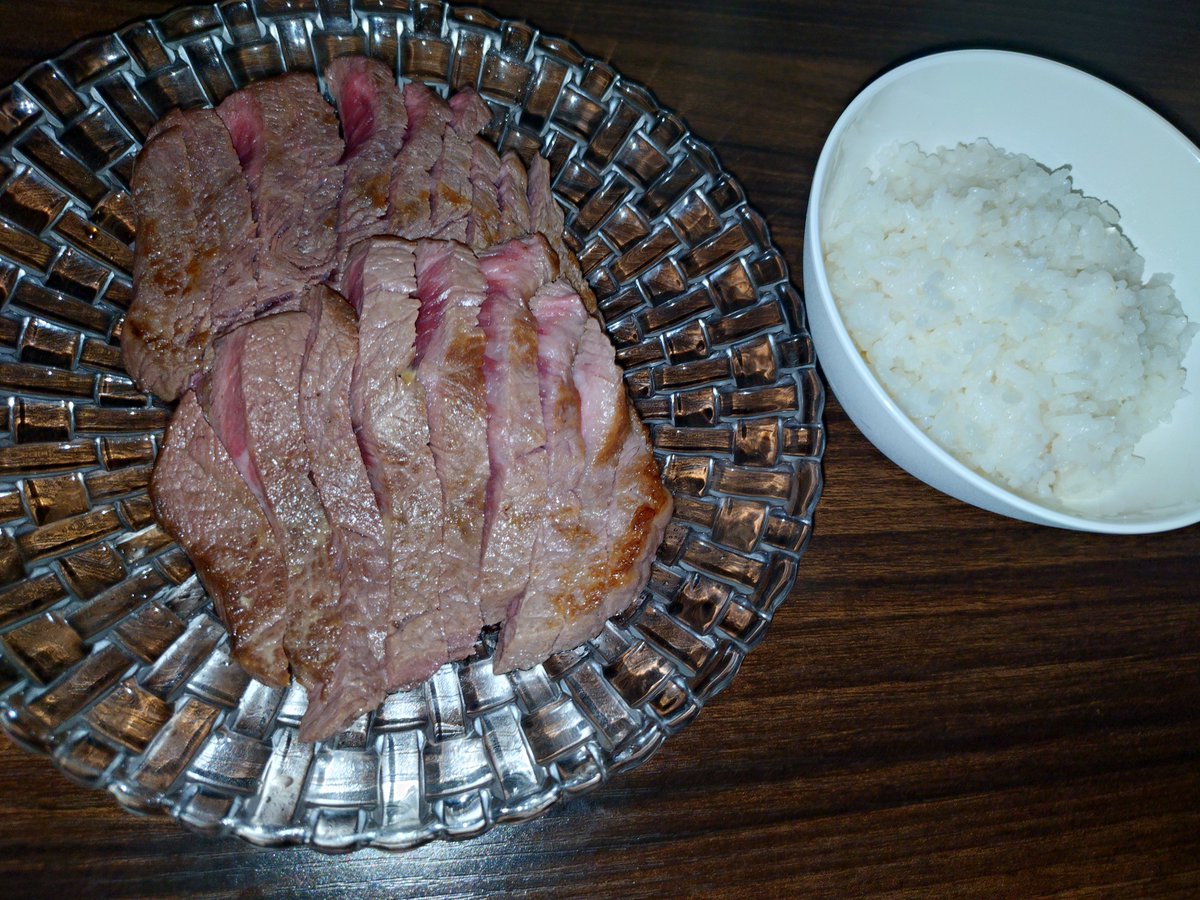 cutupjapan's tweet photo. 今日の昼食です🍴

ステーキ
春雨サラダ
麻婆餃子

夏休みが残り6日になりました😑
ホイミンは夏休みの宿題がまだ残っているので苦言を呈しました✊️

byドラゴン 46日目
#お弁当  #男子 #高校生 #手作り #記録 https://t.co/JzcC8Jwgls