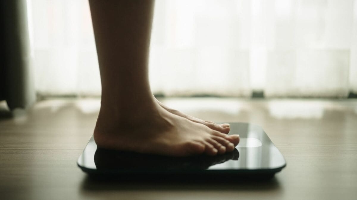 Pre_mag's tweet photo. ダイエットを成功させるには、どんな工夫が必要か。日本体育大学体育学部の岡田隆教授は「食べるのものに含まれている脂肪の量を調整したほうがいい。私が指導していた大食いの女性は、夜中に食事をとる習慣を変えられなかったが、脂肪の少ない食事に切り替えたことでダイエットに成功した」という――。