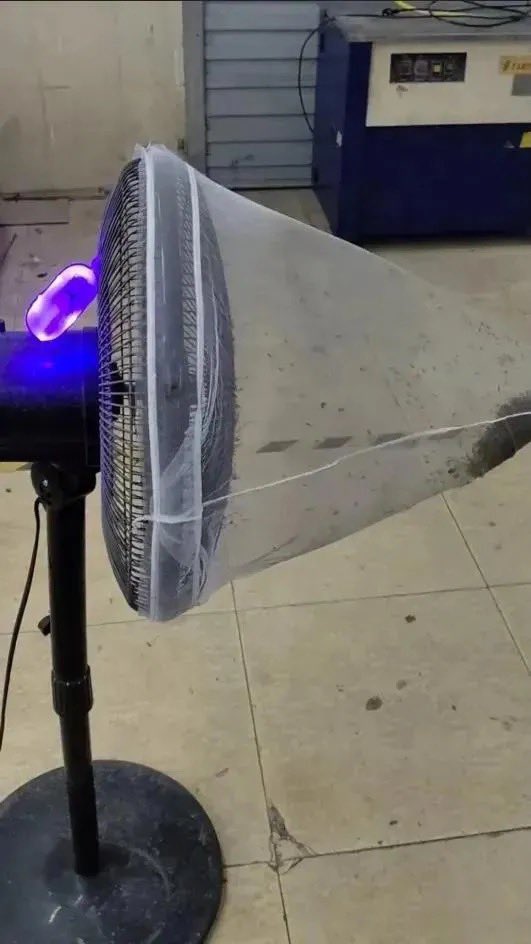 nadaeladela's tweet photo. Buat yang mau coba eksperimen nyamuk ini bisa ;
💢Lampu UV/ultraviolet yang disukai nyamuk untuk memancing nyamuk mendekat pakai ini : 
📎 https://t.co/6fzBQLD2x5
💢Jaring perangkap nyamuk nya bisa pakai jaring penutup debu sekaligus melindungi tangan anak-anak masuk ke kipas, cek di sini ya: 
📎https://t.co/3s5O8bbq5P 
💢Kalo mau lebih praktis bisa pakai mesin tabung UV perangkap nyamuk siap pakai seperti ini :
📎https://t.co/ic6IqdVir8