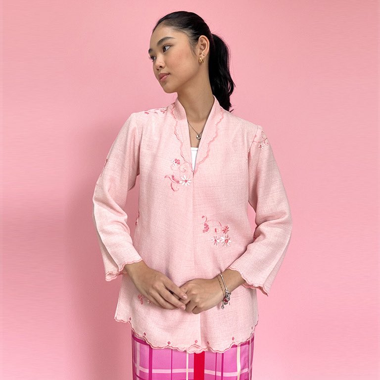 aoxrta's tweet photo. GA NYANGKA TERNYATA KEBAYA ENCIM BISA SEMANISSS INI LOOKNYA 😍💞🎀 https://t.co/CbmCMyO9Rz