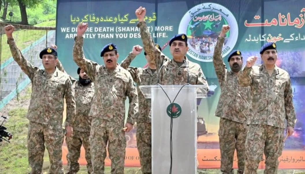 pakriverupdates's tweet photo. “عالمِ اسلام کی تاریخ میں جب بھی بہادر سپہ سالاروں کا ذکر ہوگا،
صلاح الدین ایوبی کے بعد فیلڈ مارشل سید عاصم منیر کا نام لیا جائے گا۔” https://t.co/P66yqnjk6s