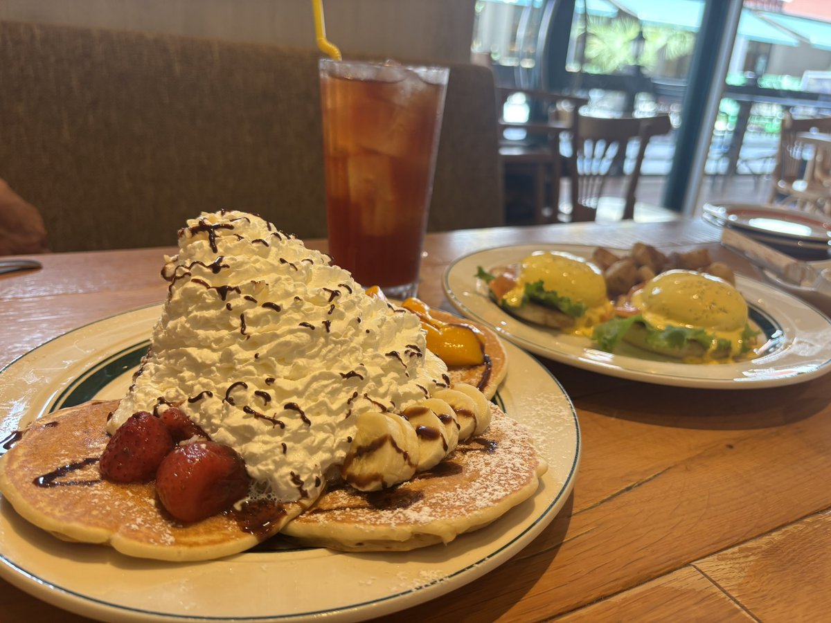 suntako91's tweet photo. Eggs 'n Thingsで妻とプチ祝い https://t.co/jMCpJz47uk