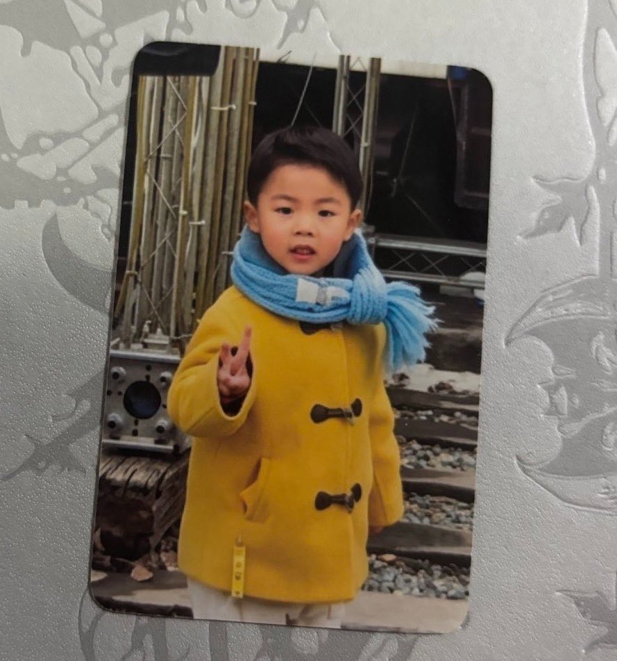 leopiics's tweet photo. LEO BABY PHOTCARD🥺🥺 https://t.co/oPpzNreEtr