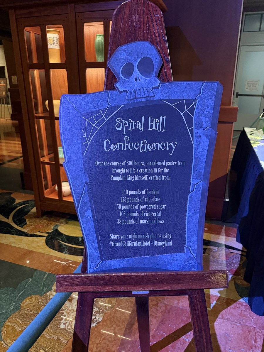 SoCal360's tweet photo. Awesome! The Nightmare Before Christmas Cake at Disney’s Grand Californian Hotel 🎃🎂 https://t.co/iRcyV7G0Ml