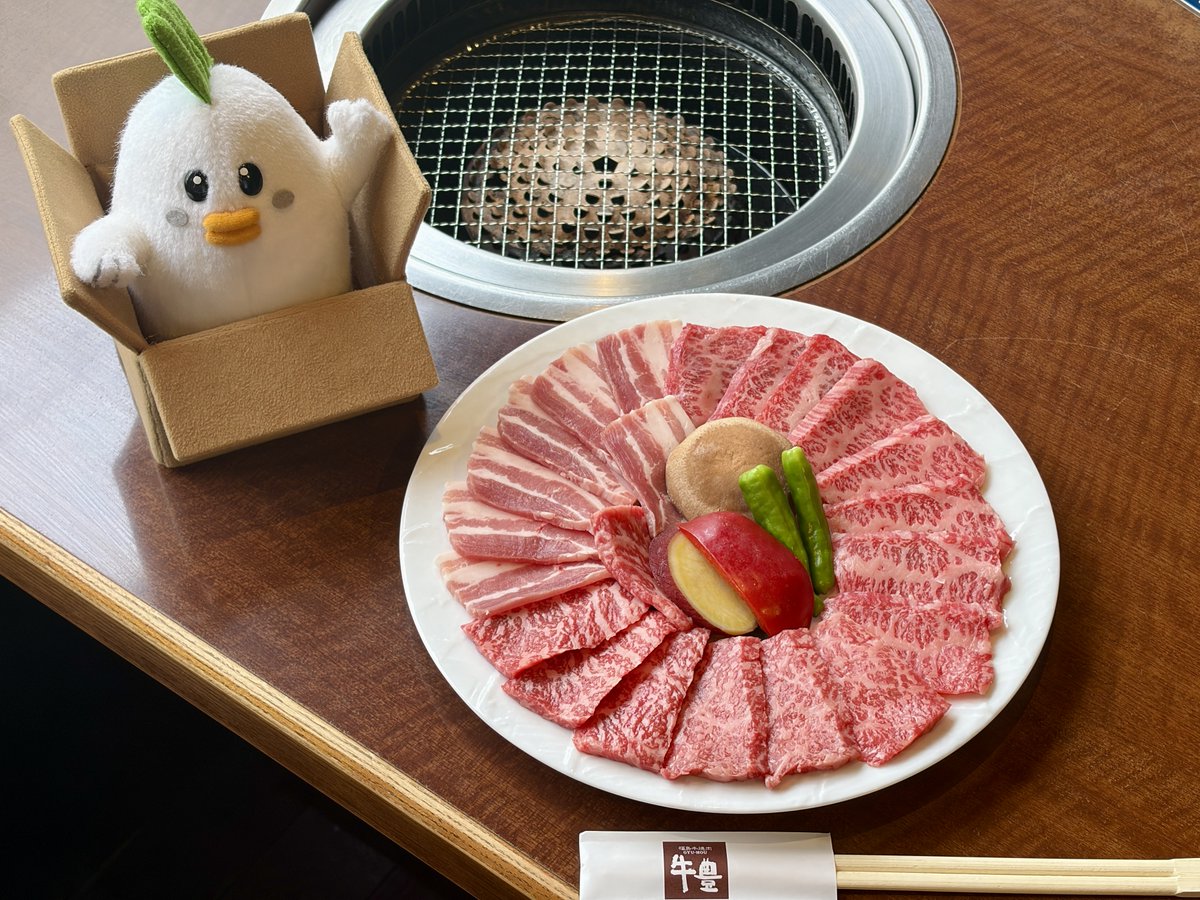 JA_JAtown's tweet photo. #じぇー太 in福島県 🍖

じぇー太はJA全農直営飲食店舗「福島牛焼肉 #牛豊 朝日店」へ🥩🔥
グランドメニューの「欅」は福島牛2種、麓山高原豚カルビ、旬の野菜を堪能できるオススメ盛合せ🫶✨

テーブル席に掘りごたつ席など店内も広いお店だじぇ〜❣️
商品情報はリプライへ👇 https://t.co/cLpEykZpKe