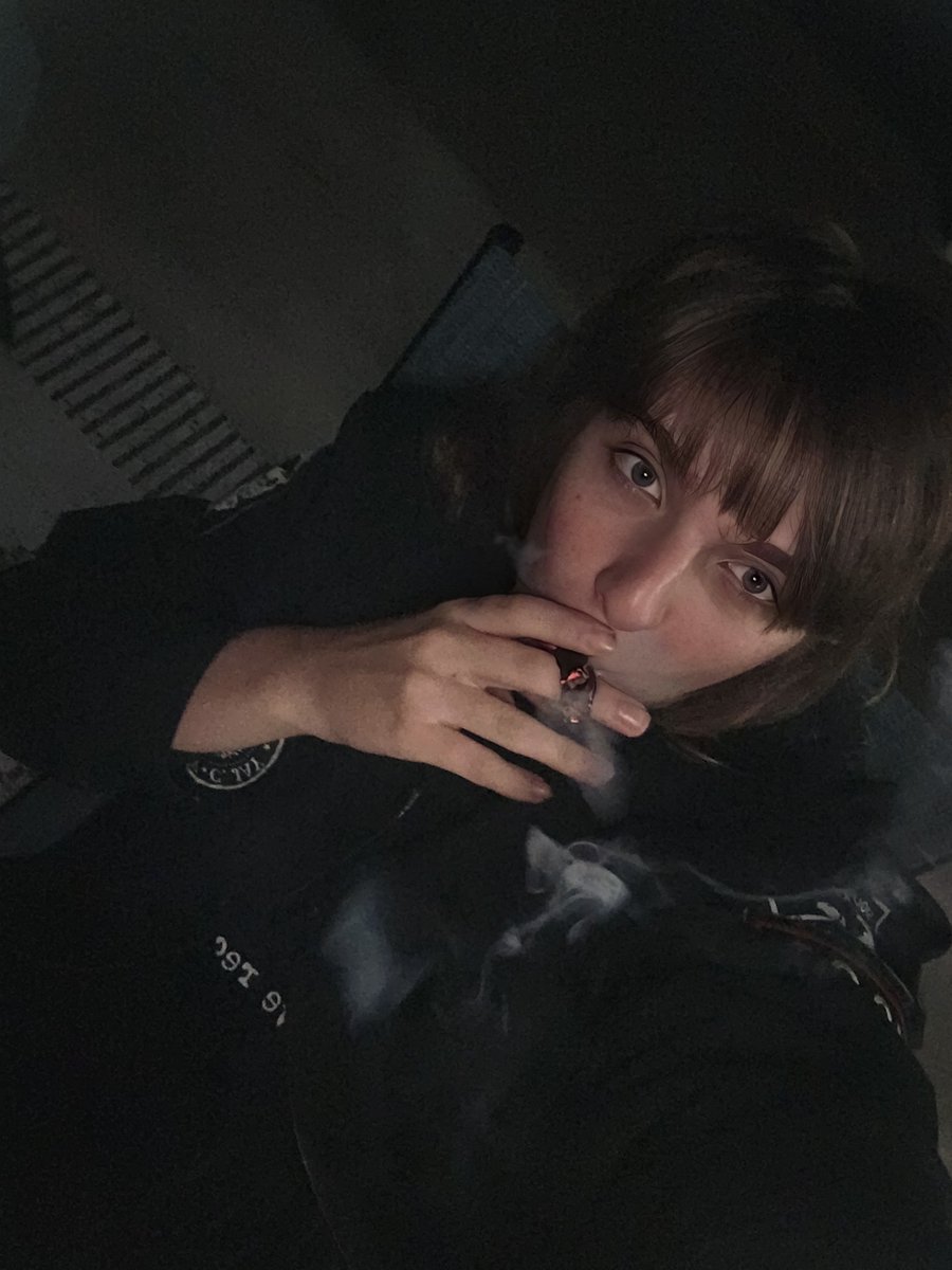 frottingaddict's tweet photo. 3.5 in the blunt... puppy we roll loud 🐾🐶🐕 https://t.co/uCygmKC0oe
