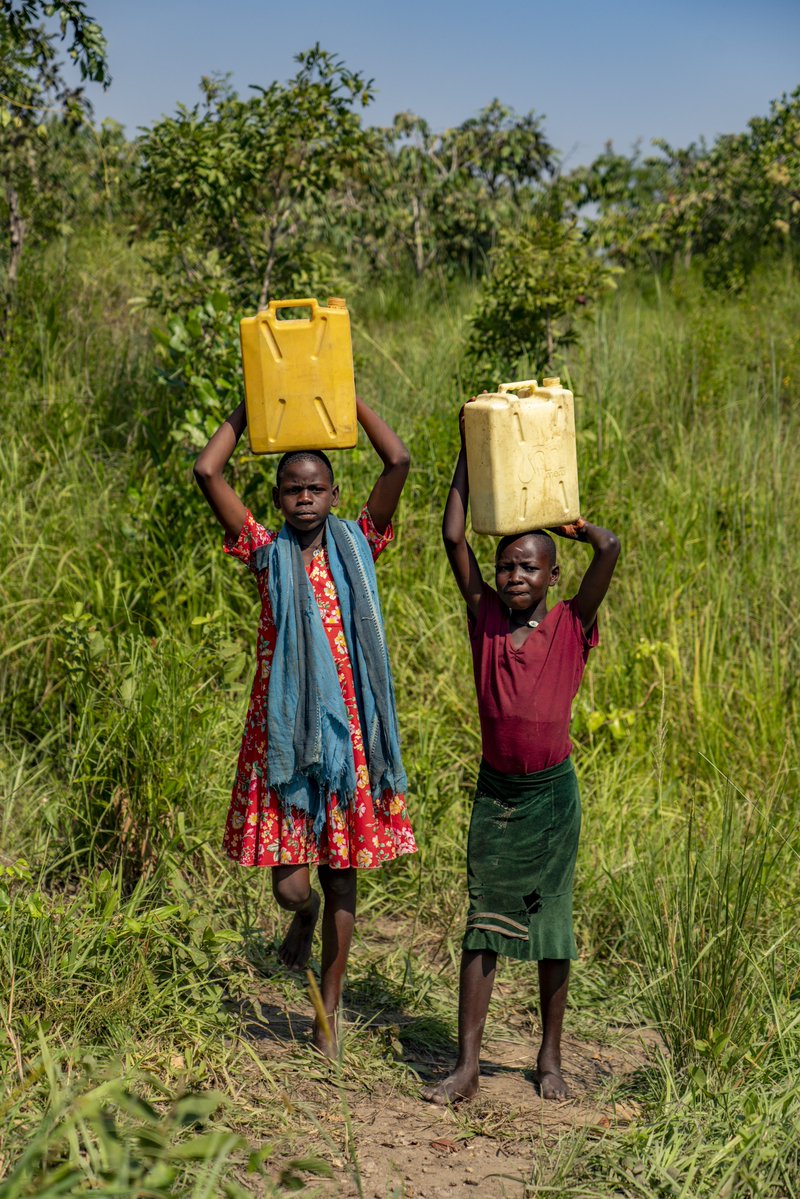 Amref_Uganda's tweet photo. #Worldwaterweek  

When climate change & topography become barriers to safe water.

In Oturulakoroa Village, Amuru District, families face prolonged drought, flooding & rocky ground that makes boreholes drilling  fail.

The Result? Families share a shallow source with animals. For safer water, women & girls walk 3km daily carrying 20L jerrycans.

The cost: Girls miss school. Health risks rise. Long, lonely routes increase exposure to sexual violence & teenage pregnancy.

What starts as a water problem becomes an education, health & protection crisis.

But there IS a solution.

 @Amref_Uganda has identified a viable source nearby. A solar-powered piped system can bring water home to Oturulakoroa.

Cost:  More than pipes. It’s girls in school. Women safer. Families healthier. Climate resilience.

The water exists. Tech exists. The Communities are ready. We need partners to fund this venture.

Let’s bring water home.

#WaterForClimate #WASH #waterandPeopleProgress