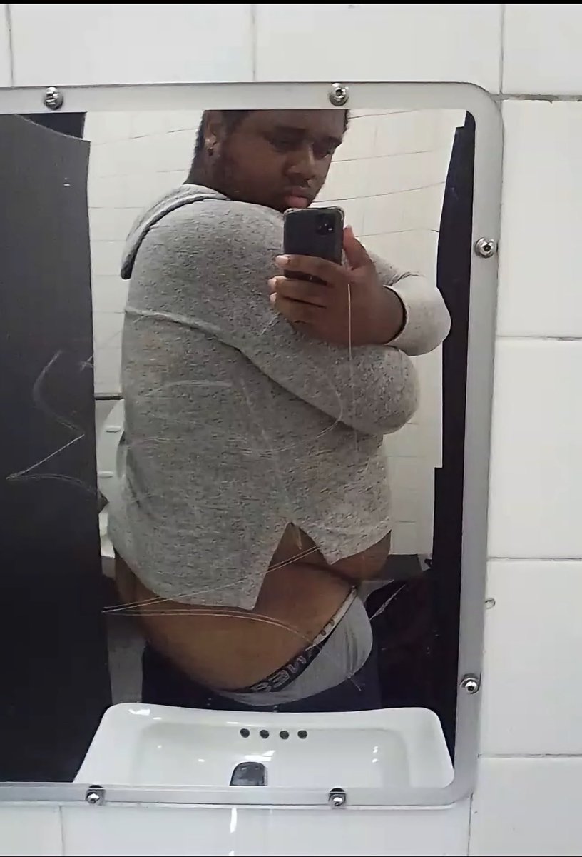 FatassSlaveBitc's tweet photo. Face, ass, and Belly https://t.co/nKRHD3sHmb